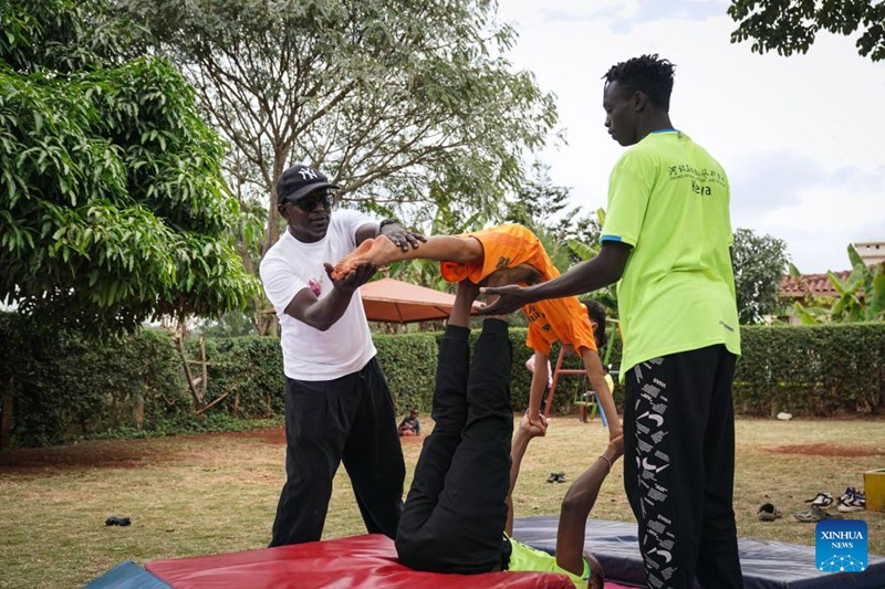 Kocha Mkenya wa mchezo wa sarakasi athamini uhusiano wake wa miaka 40 na China